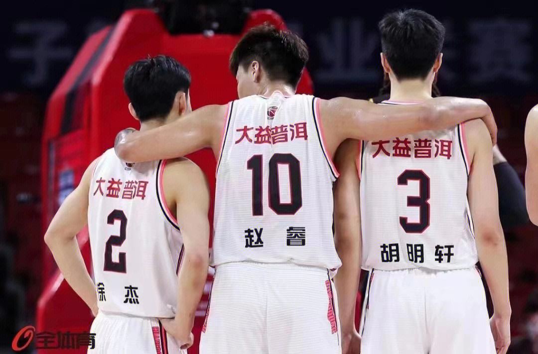 关于广东宏远队力争夺冠，壮志凌云再战球场的信息