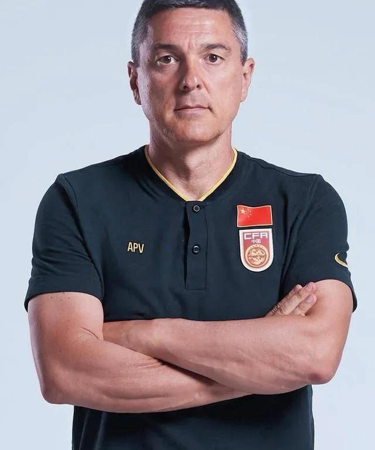 久尔杰维奇完成既定目标离任国足战术选人将再次推倒重来的简单介绍