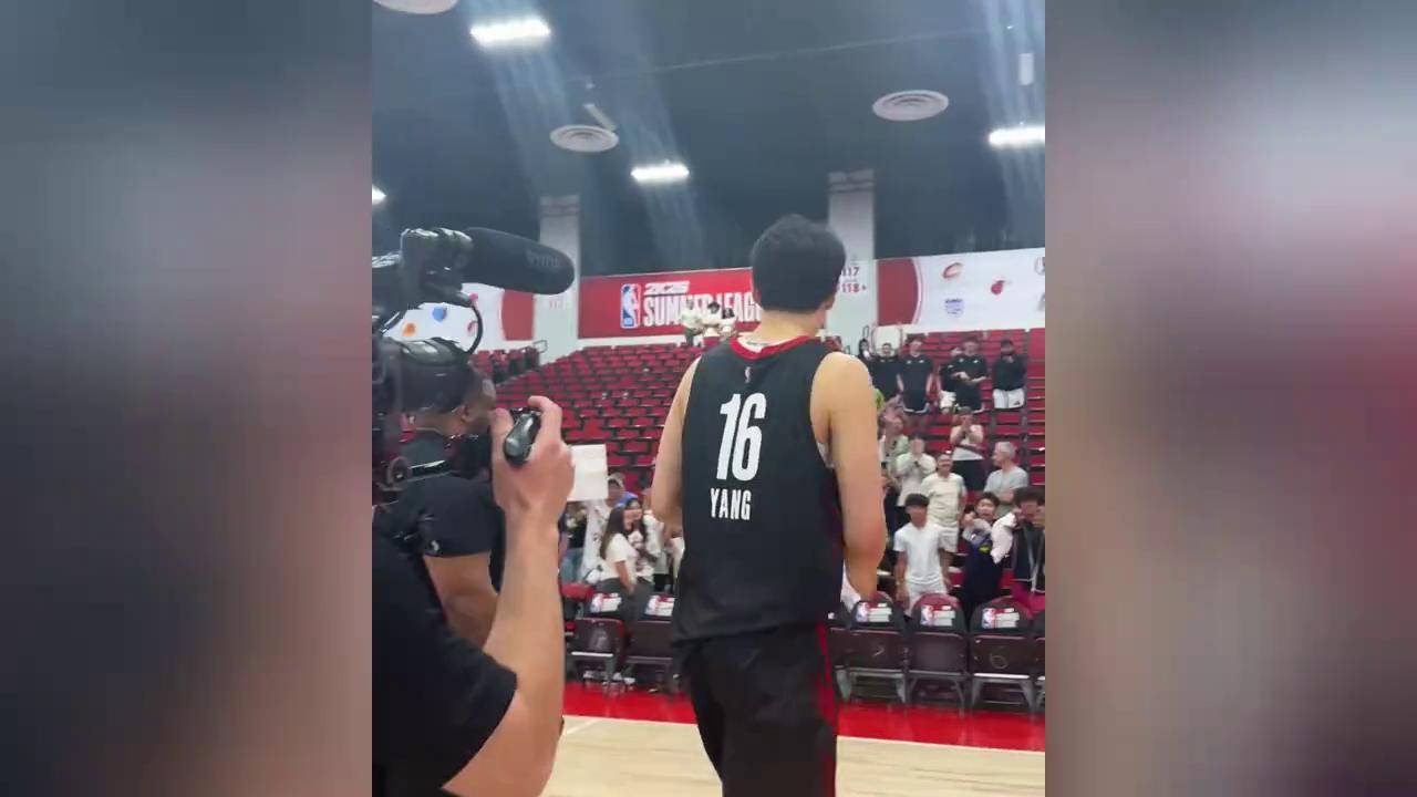 包含主动揽责!杨瀚森反思输球:第一次背靠背腿不听使唤了的词条
