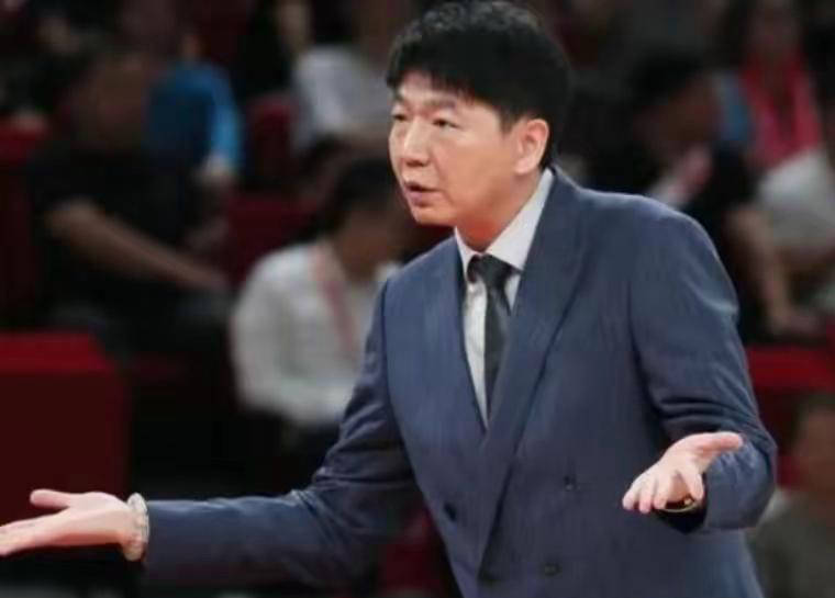 包含邱彪指导山东男篮训练：有投篮机会不投什么时候投？怎么打球？的词条